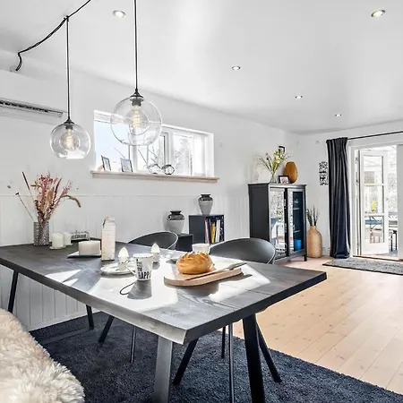 Feriehus 3 Værelses Skøn Bolig I *